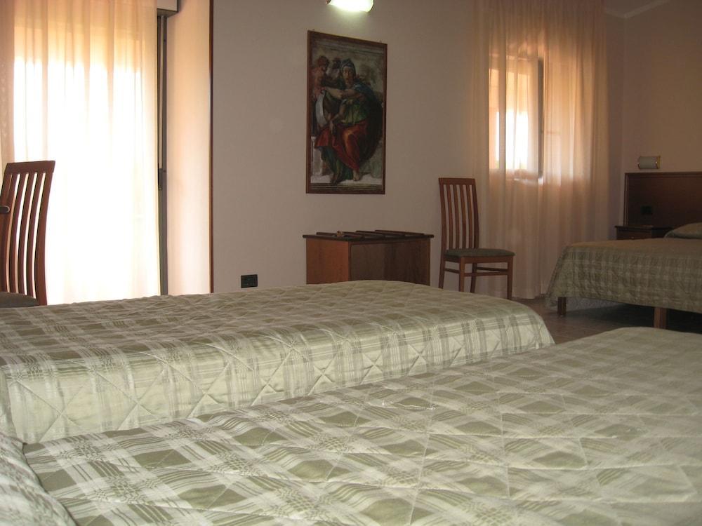 Pausania Inn Tempio Pausania Esterno foto