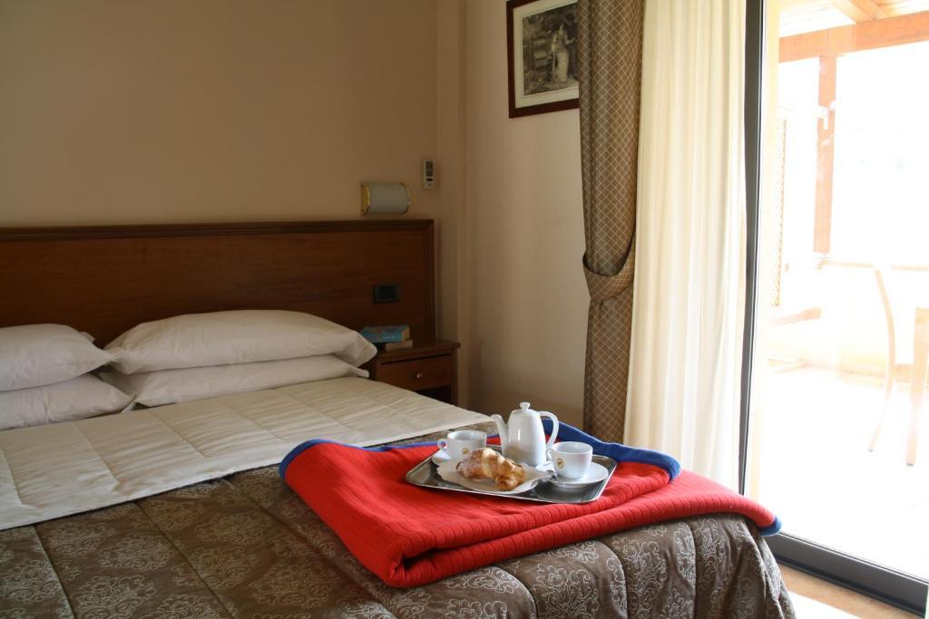 Pausania Inn Tempio Pausania Esterno foto